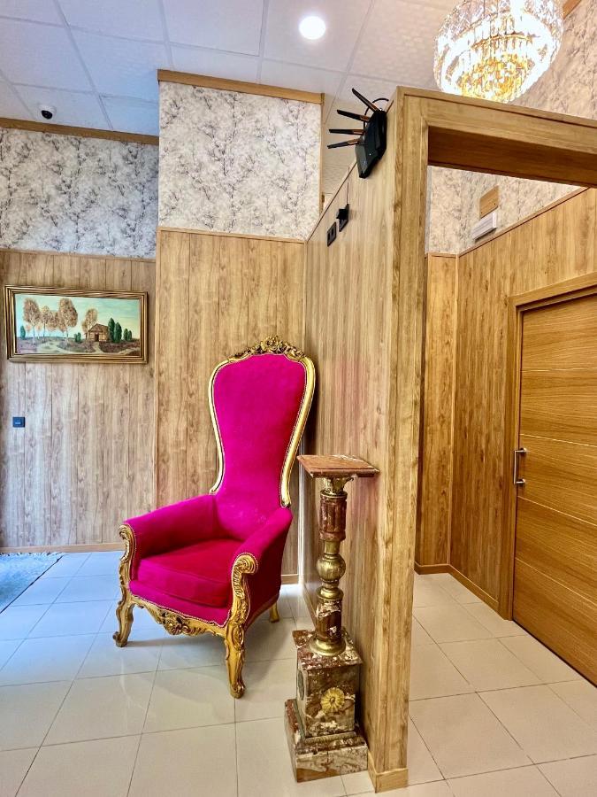 Velvet Hostel Madrid Dış mekan fotoğraf