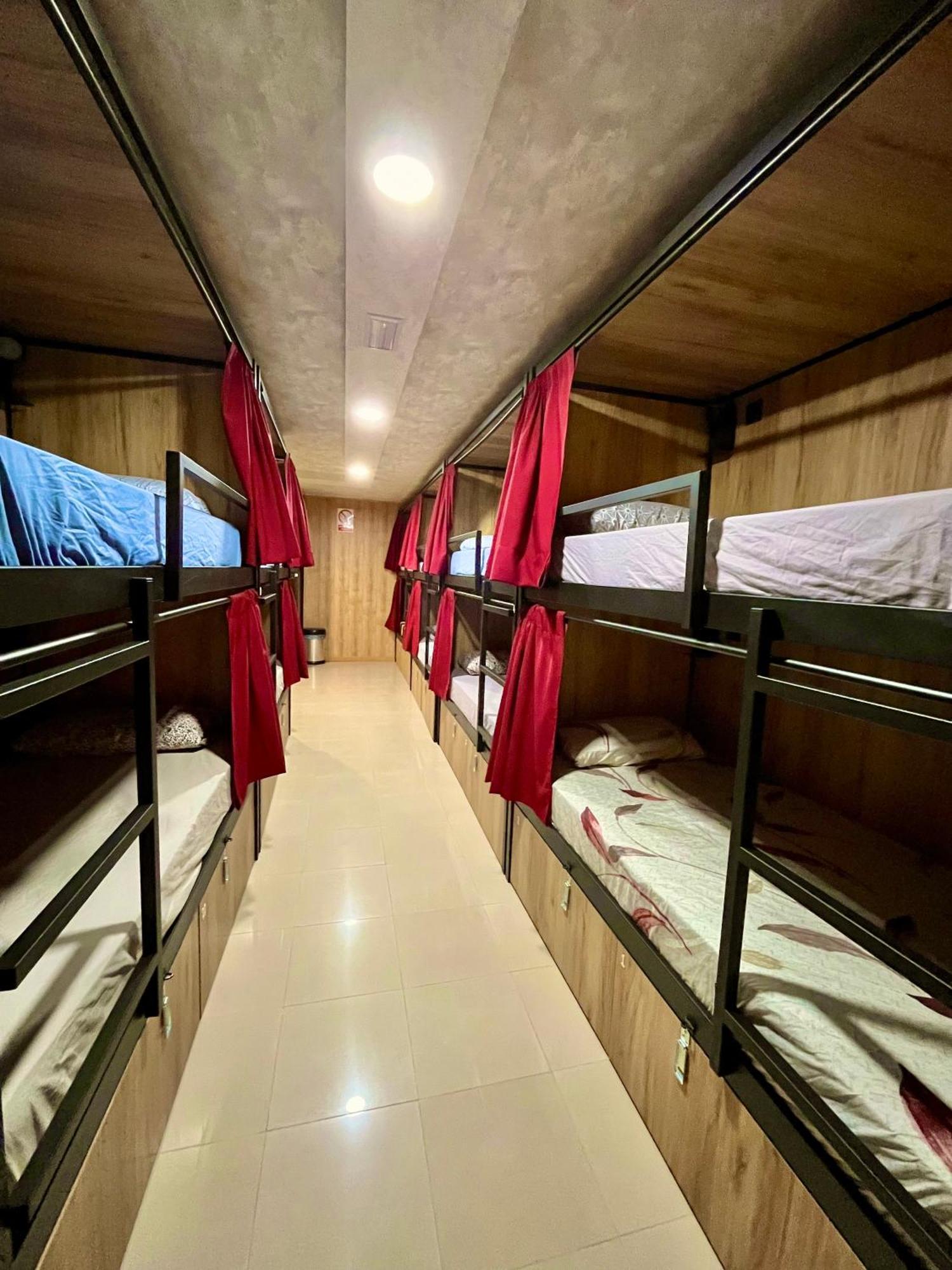 Velvet Hostel Madrid Dış mekan fotoğraf