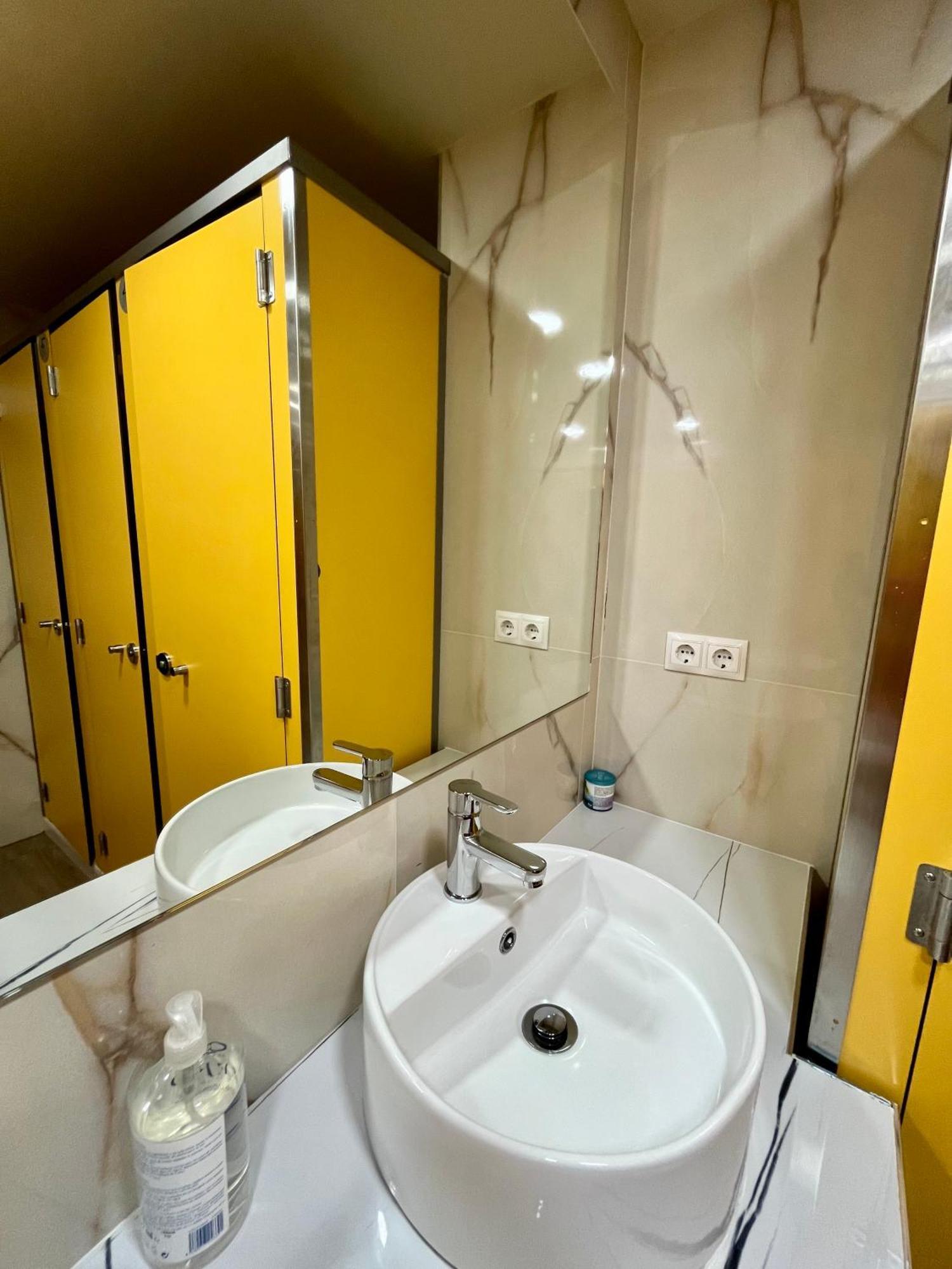 Velvet Hostel Madrid Dış mekan fotoğraf