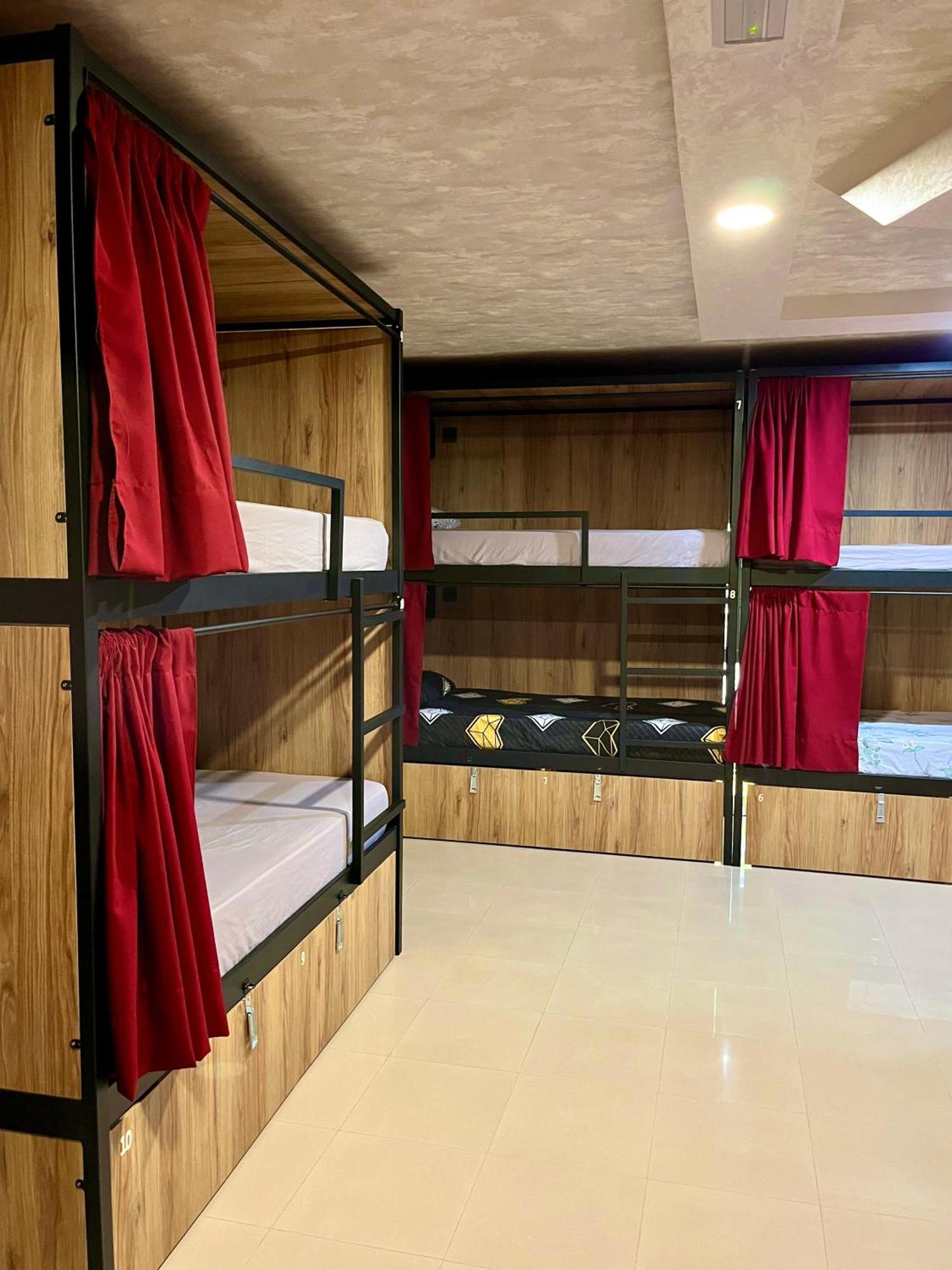 Velvet Hostel Madrid Dış mekan fotoğraf
