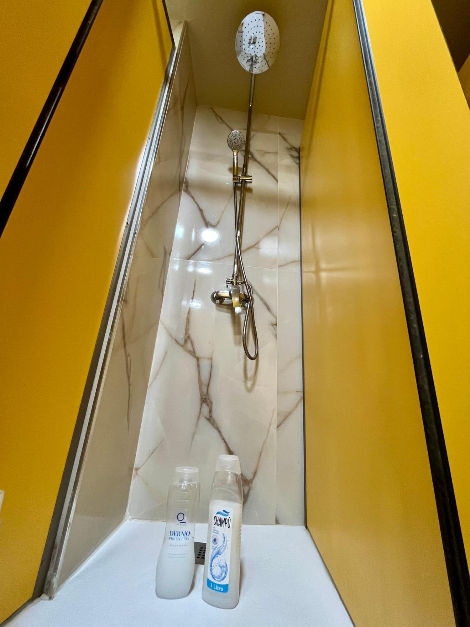 Velvet Hostel Madrid Dış mekan fotoğraf