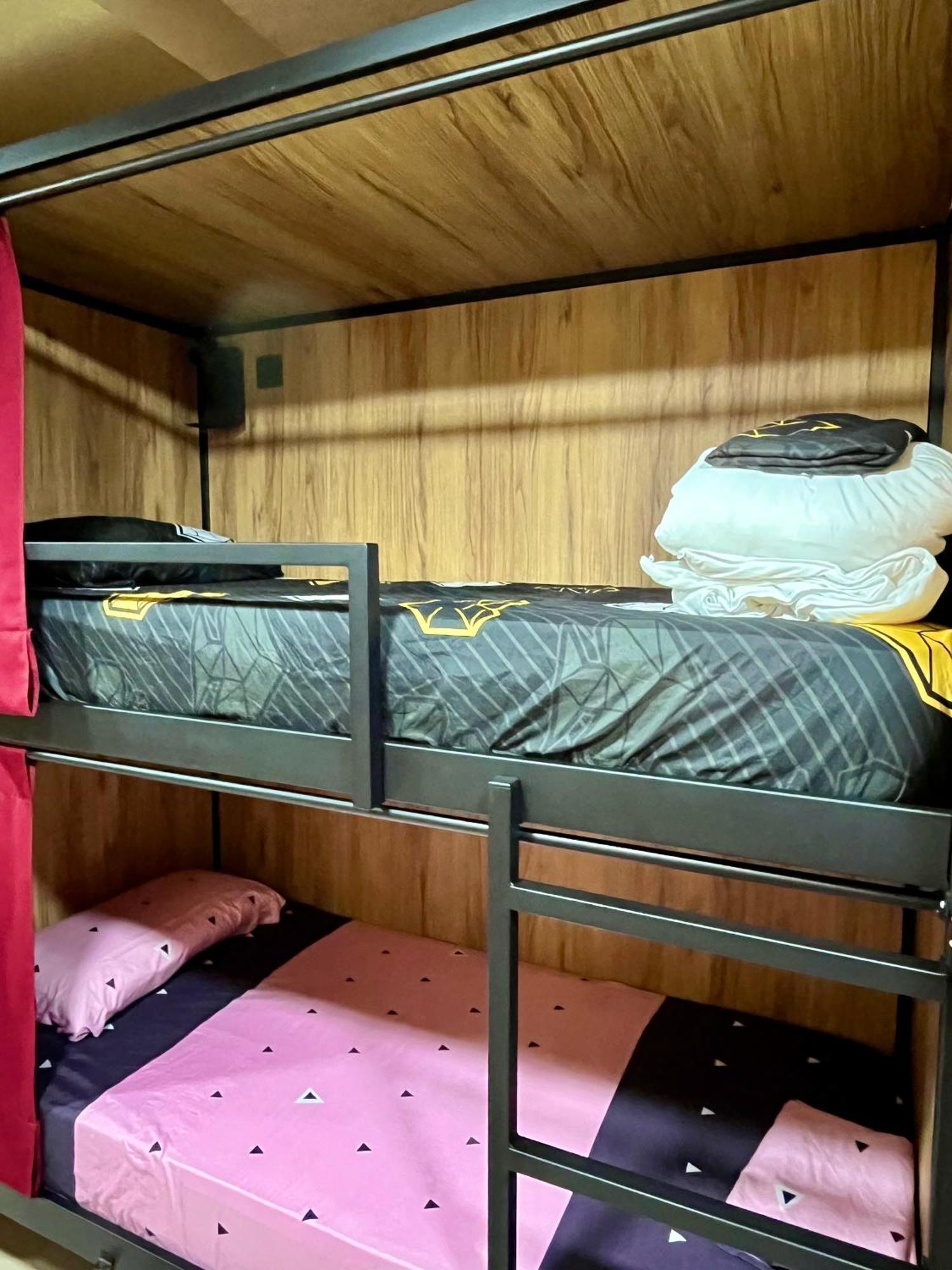 Velvet Hostel Madrid Dış mekan fotoğraf